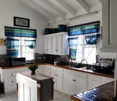 Mahaut Villa | Luxurious Hillside Villa Near Roseau