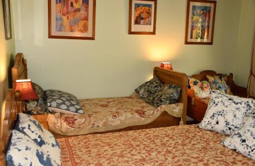 Tanetane Bed & Breakfast | Triple Room Bed and Breakfast main House
