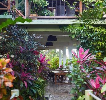 Marigot Hotel | Hibiscus Valley Inn