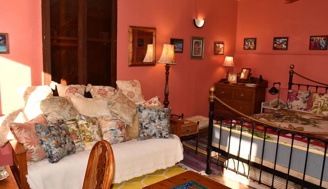Gorgeous 2 Bedroom Apartment sea Mountain Views in Tanetane