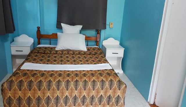 Chez Ophelia Cottage Apartments