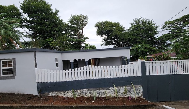 Charming 2-bedroom house in lovely Marigot 3 minutes away from the airport in Marigot