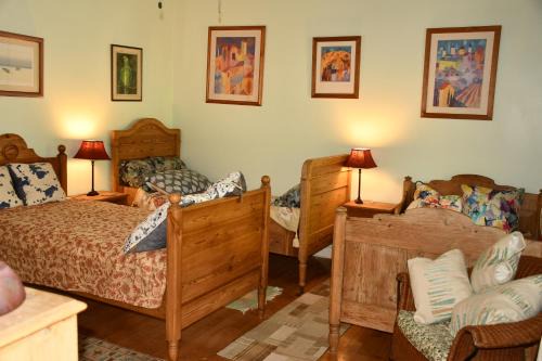 Triple Room Bed and Breakfast main House in Guillet